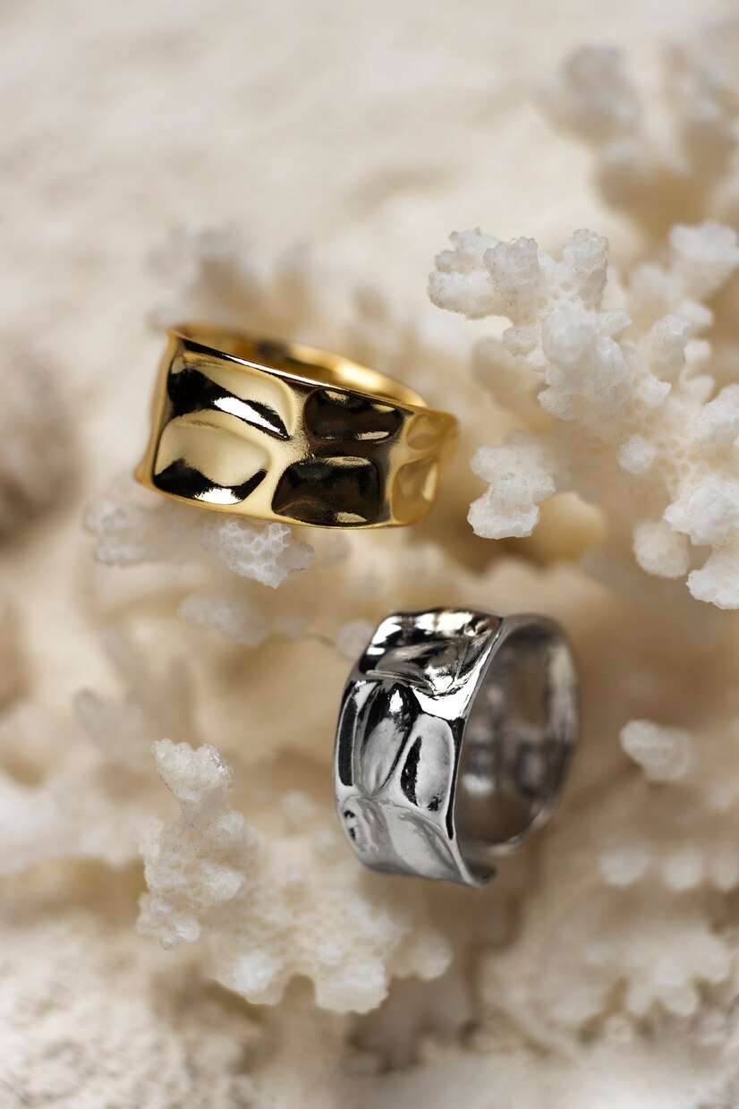 Or ou Argent : Comment bien choisir vos bijoux pour révéler votre style ?